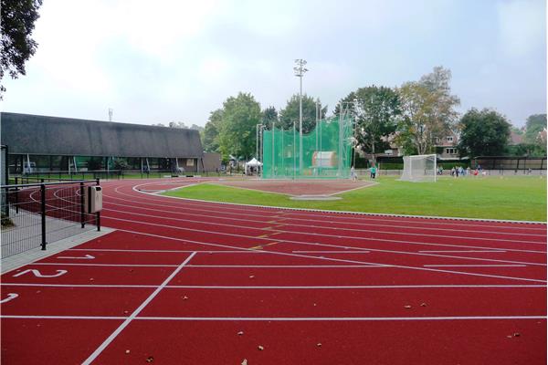 Aanleg kunststof atletiekpiste in PU - Sportinfrabouw NV